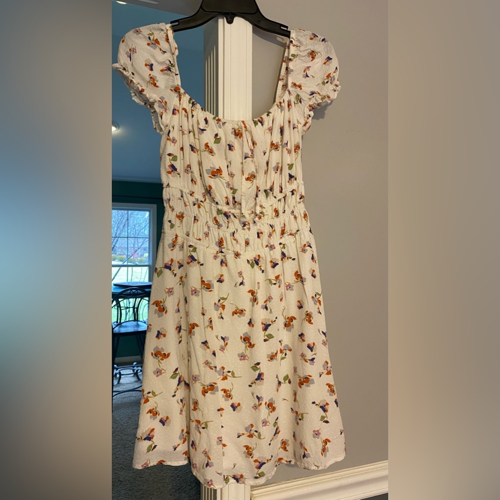 Copper Key Dress, floral on white, flowy empire waist. Medium - Picture 2 of 4